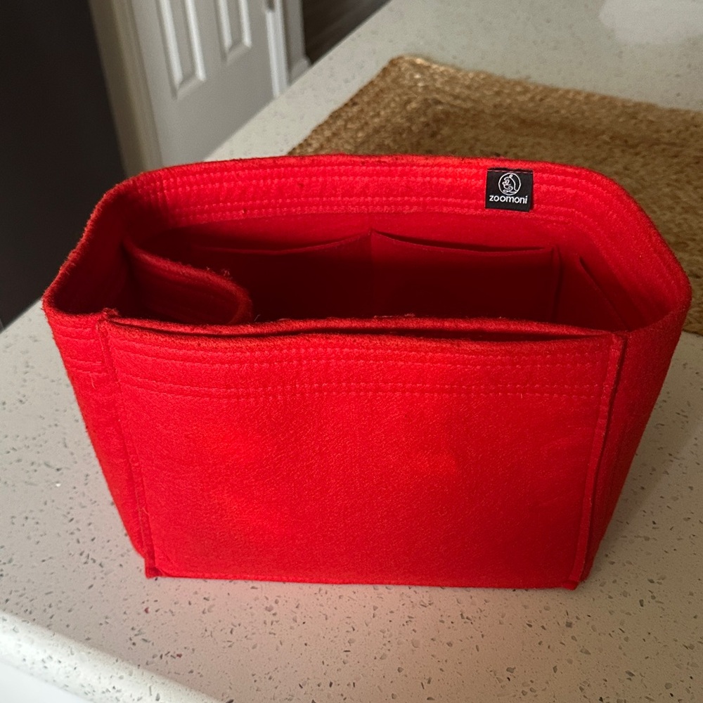 Red Zoomoni Bag Organizer